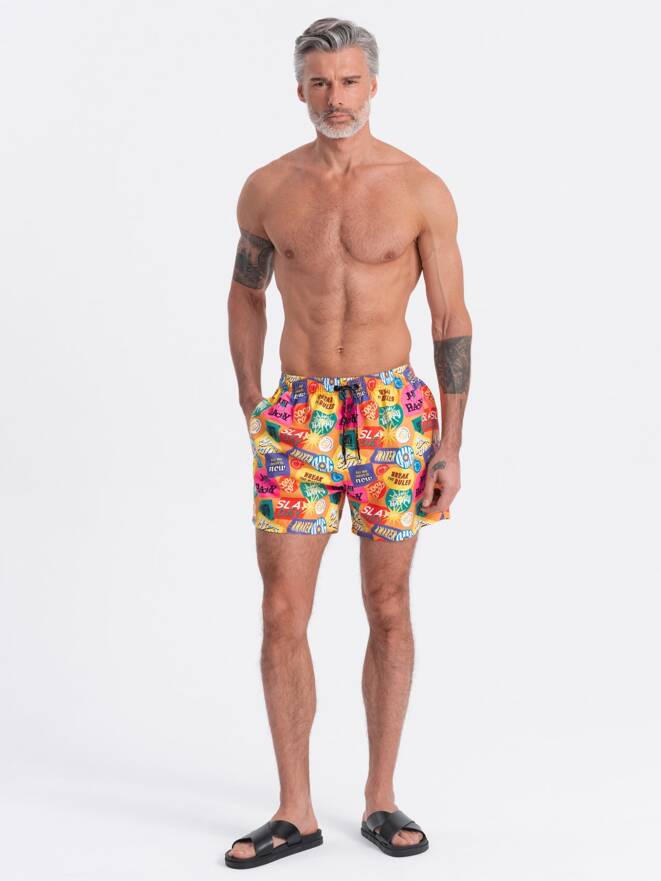 Pánske plavecké šortky s nápismi - viacfarebné V14 OM-SRBS-0125