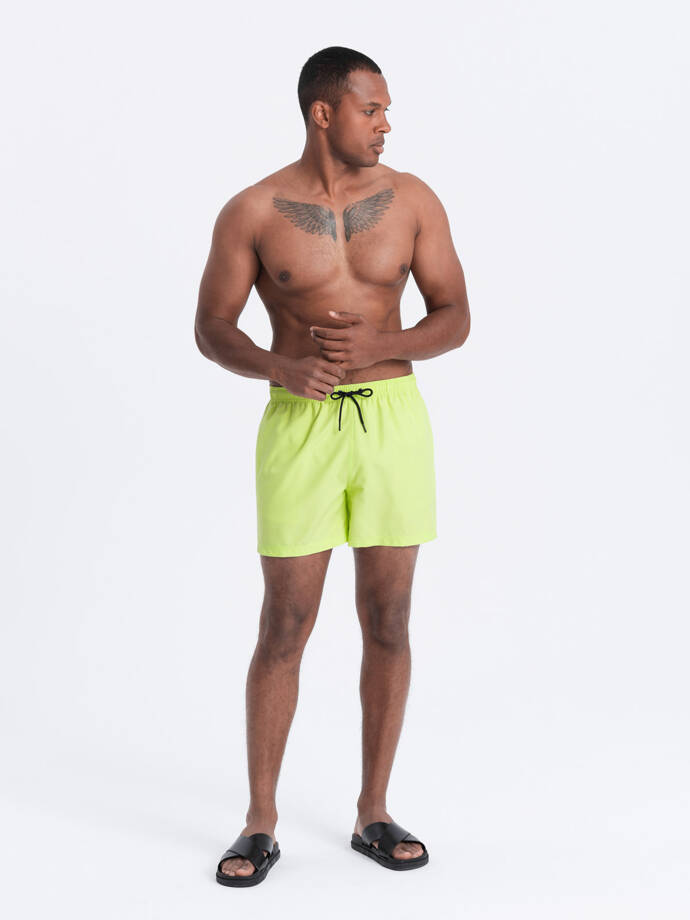 Neónové pánske plavecké šortky s magickým efektom - limetkovo zelené V1 OM-SRBS-0147